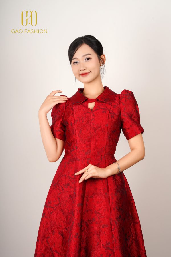 Váy cổ giọt nước