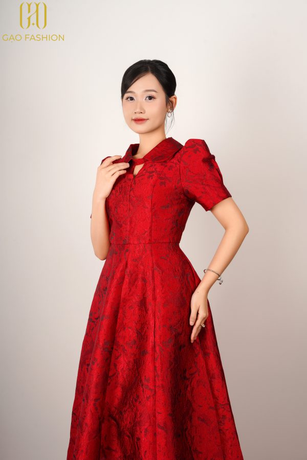 Váy cổ giọt nước