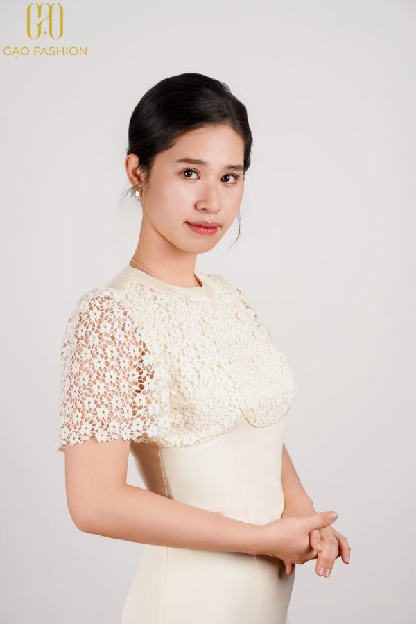 Váy phối tay ren