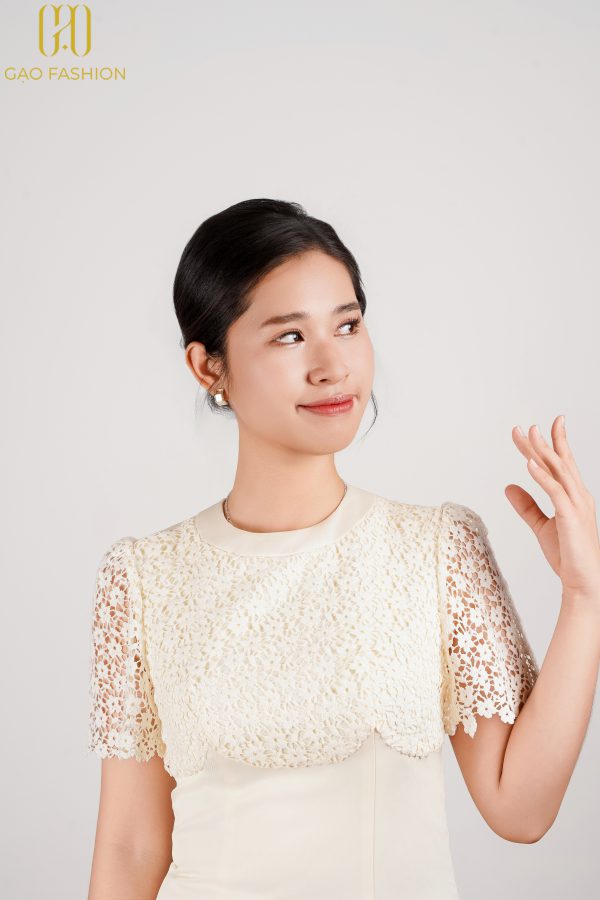 Váy phối tay ren