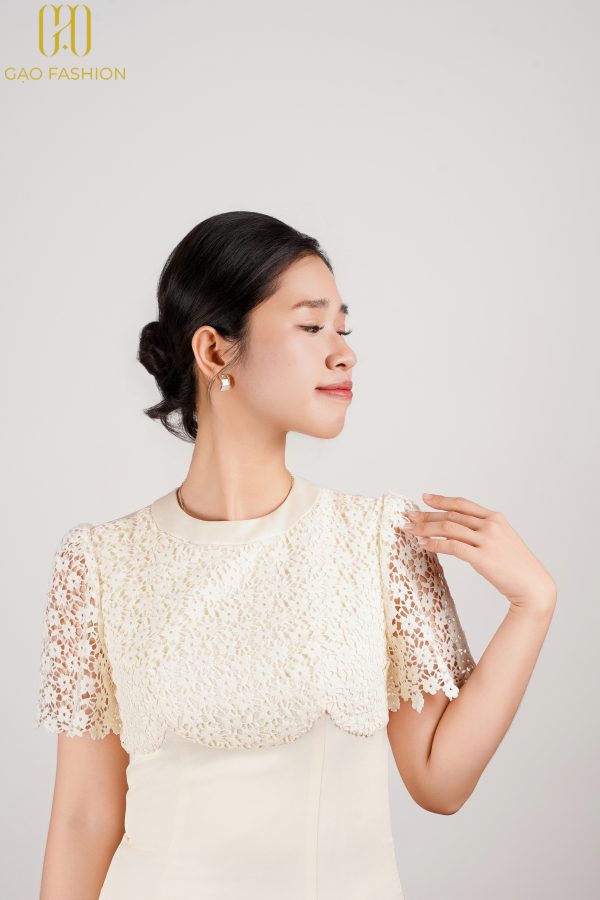 Váy phối tay ren